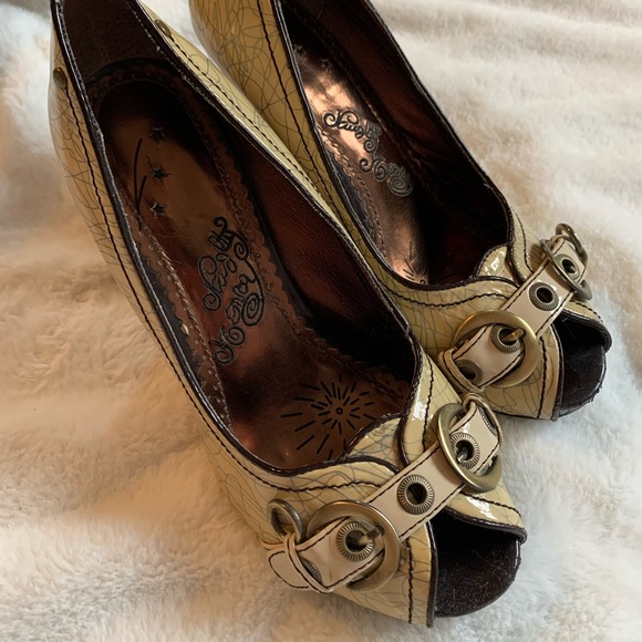 Naughty Monkey peep toe 4 inch heels, sz 8 - Picture 5 of 11